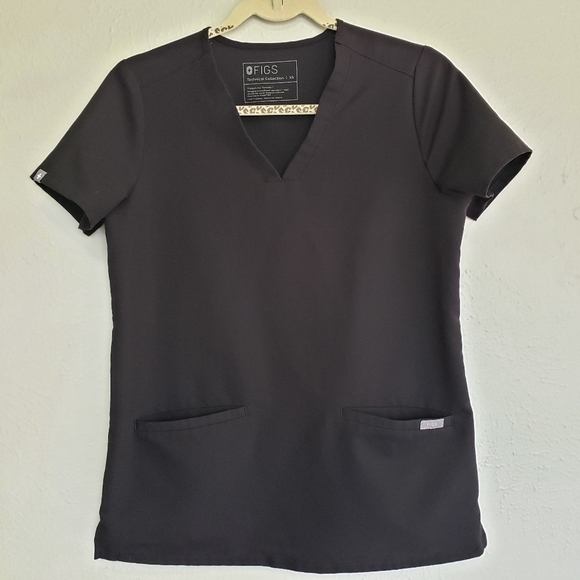 FIGS Casma Three Pocket Scrub Top - Picture 3 of 8